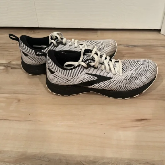 Brooks running shoes - Picture 3 of 6